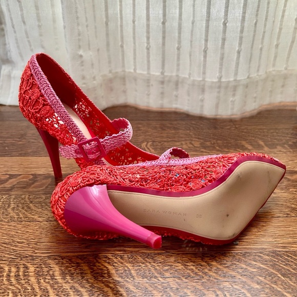 Elegant Red Knit Women's Heels - Picture 5 of 6